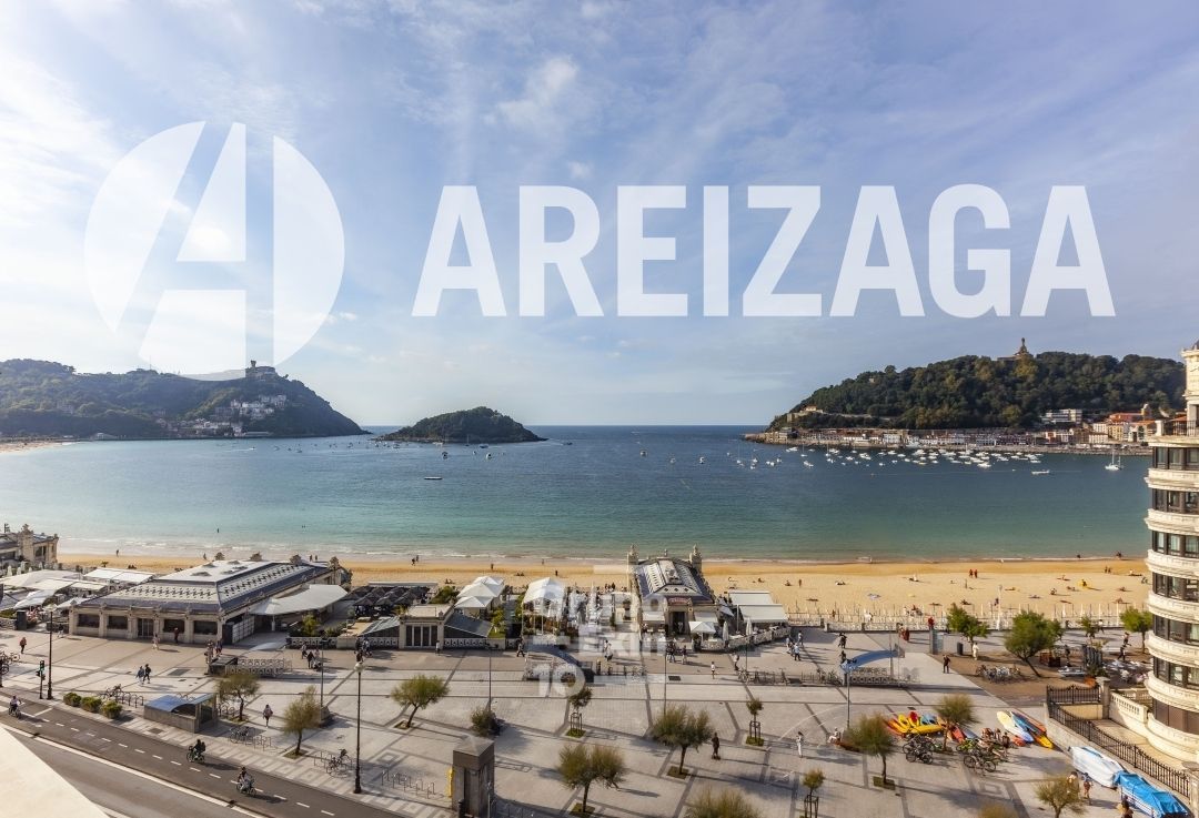 Vista exterior de Pis en venda en Donostia - San Sebastián  amb Calefacció, Terrassa i Traster