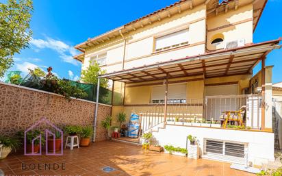 Vista exterior de Casa adosada en venda en Seseña amb Aire condicionat, Calefacció i Parquet