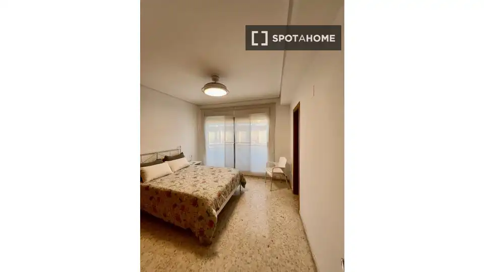 Habitación de Piso de alquiler en Moncada con Aire acondicionado, Calefacción y Amueblado