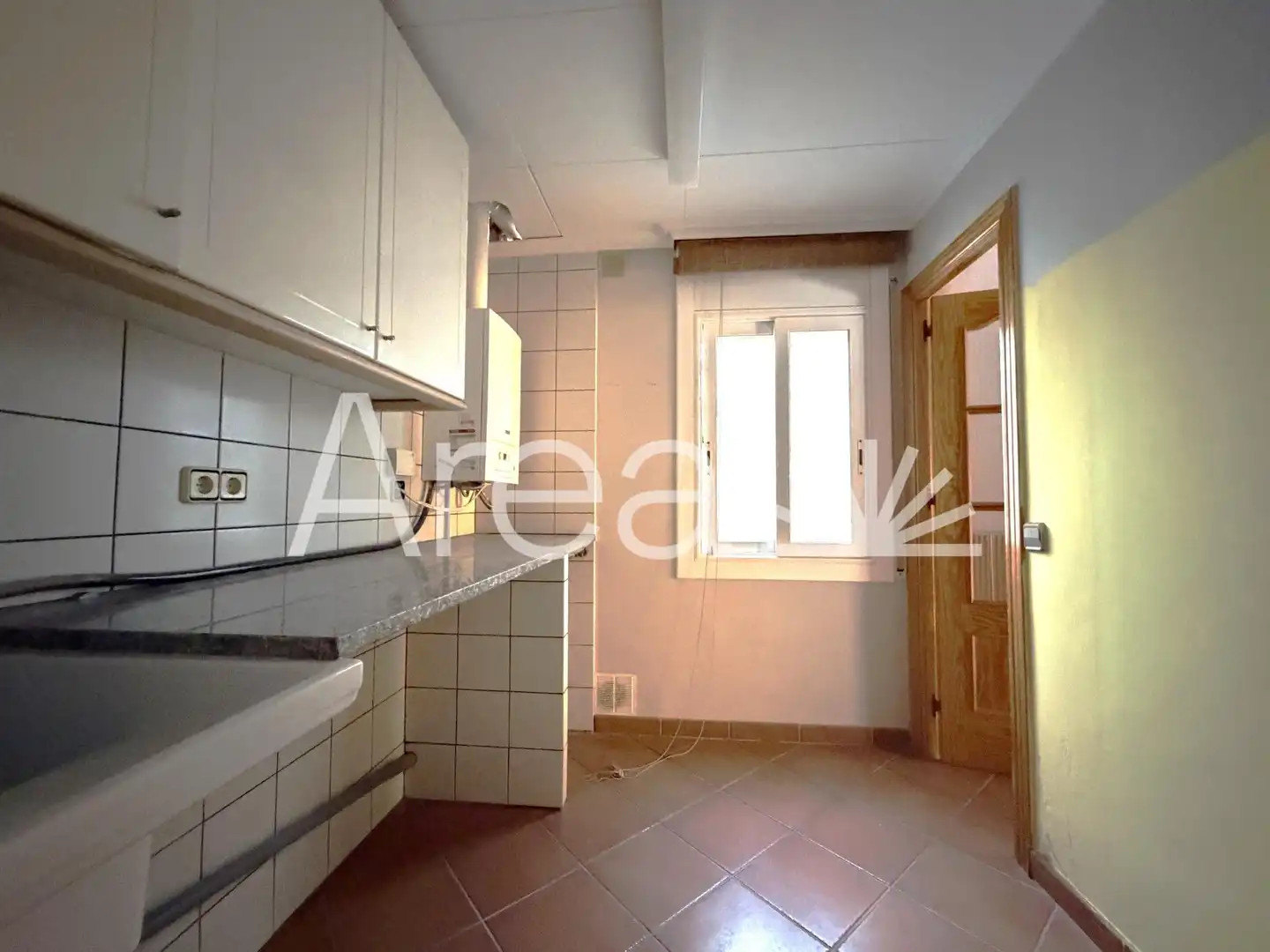 Küche von Wohnung zum Verkauf in Pineda de Mar mit Klimaanlage, Heizung und Balkon
