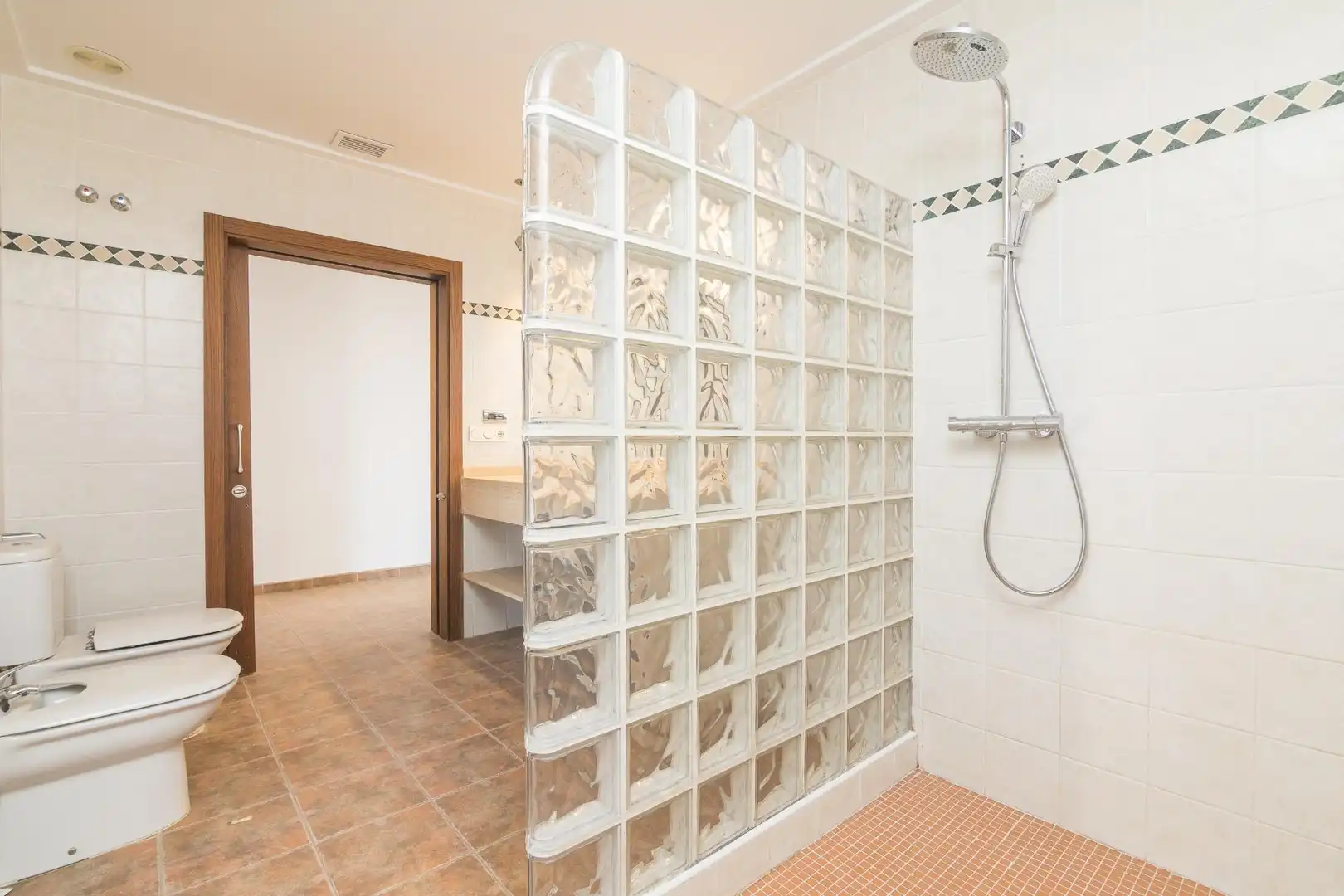 Badezimmer von Dachboden zum Verkauf in Elche / Elx mit Klimaanlage, Heizung und Terrasse