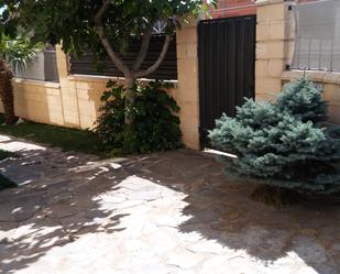 Jardí de Casa adosada en venda en San Cristóbal de Segovia amb Terrassa