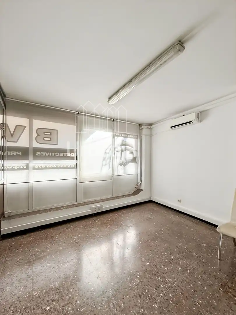 Habitación de Oficina de alquiler en Badalona con Aire acondicionado
