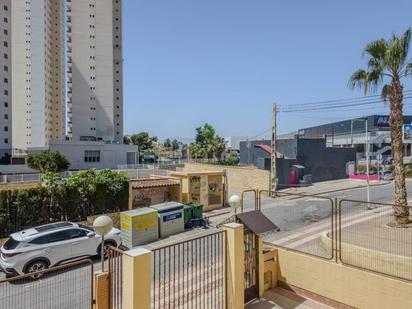 Vista exterior de Apartament en venda en Finestrat amb Piscina comunitària
