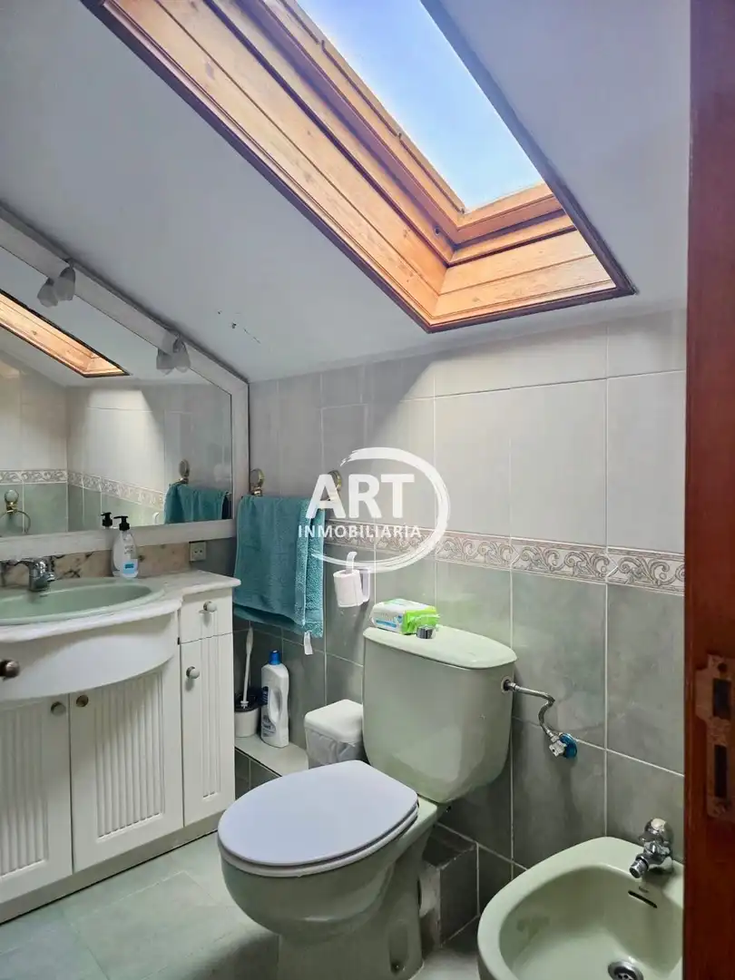 Badezimmer von Einfamilien-Reihenhaus zur Miete in Godella mit Klimaanlage, Heizung und Terrasse