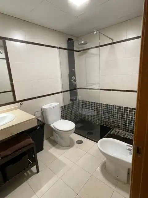 Bathroom of Ground floor for rent in Torremolinos  with Air Conditioner, Heating and Private garden