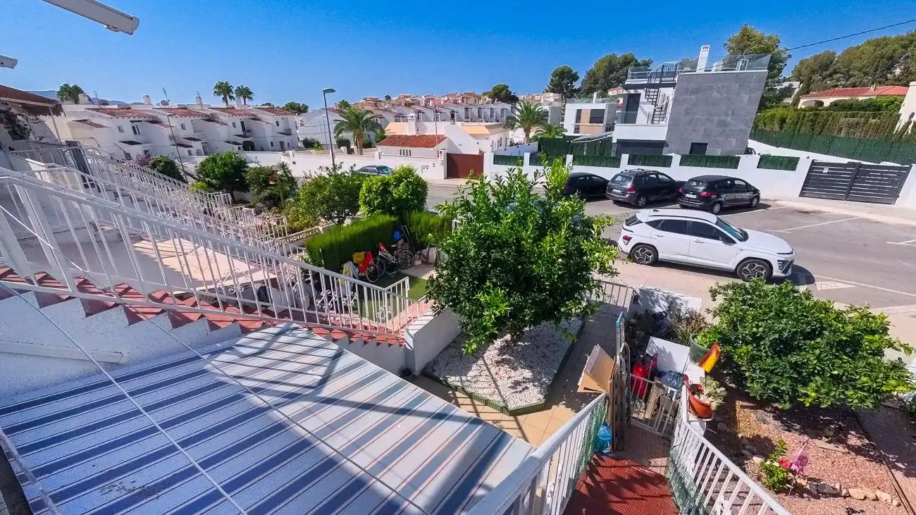 Vista exterior de Apartamento en venta en La Nucia con Aire acondicionado, Balcón y Piscina comunitaria