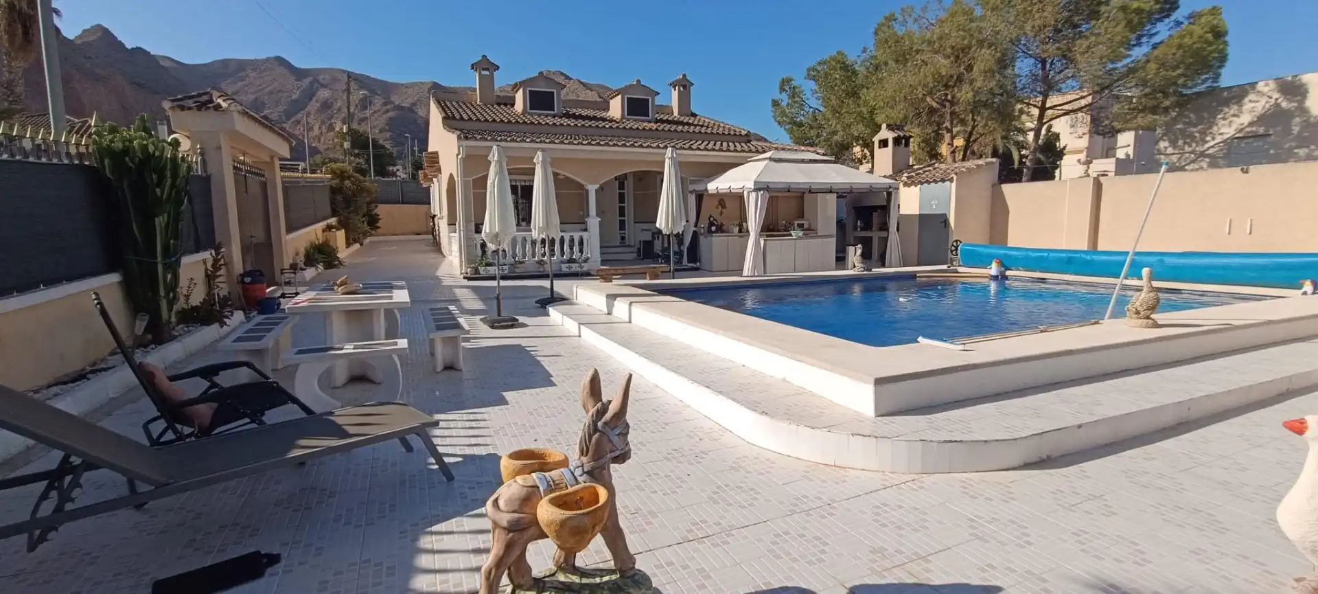 Detached house with pool for sale in Cox