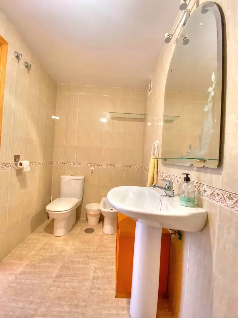 Bany de Apartament de lloguer en Vélez-Málaga amb Terrassa, Moblat i Piscina comunitària