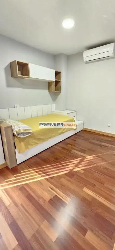 Schlafzimmer von Einfamilien-Reihenhaus zur Miete in Torrejón de Ardoz mit Klimaanlage, Heizung und Privatgarten