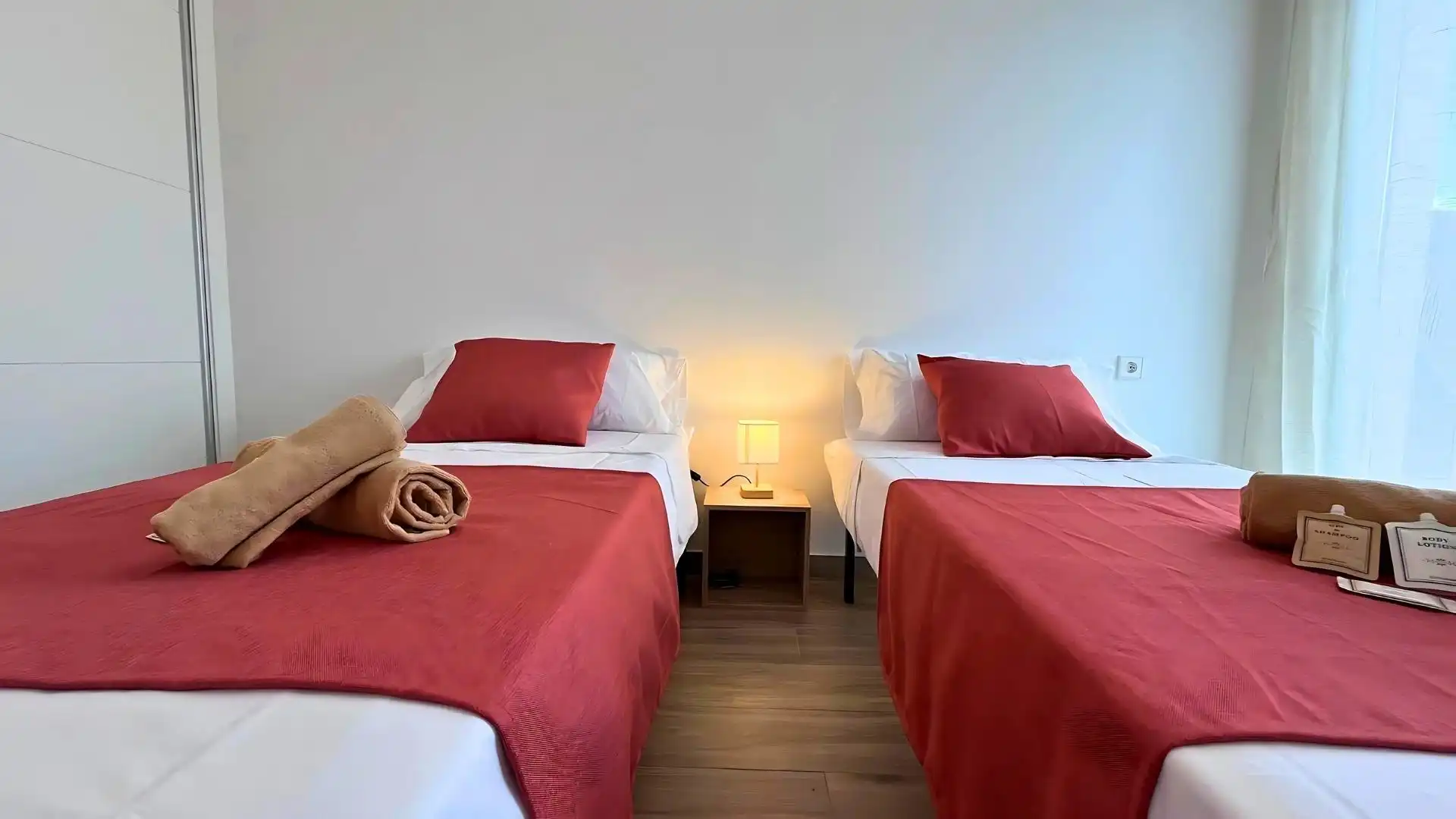 Schlafzimmer von Einfamilien-Reihenhaus zum Verkauf in Madrid mit Schwimmbad