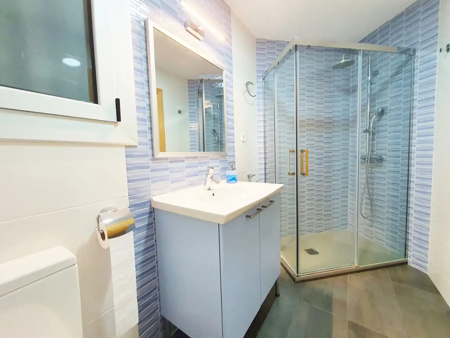 Badezimmer von Wohnung zum Verkauf in Barcelona mit Klimaanlage, Heizung und Möbliert
