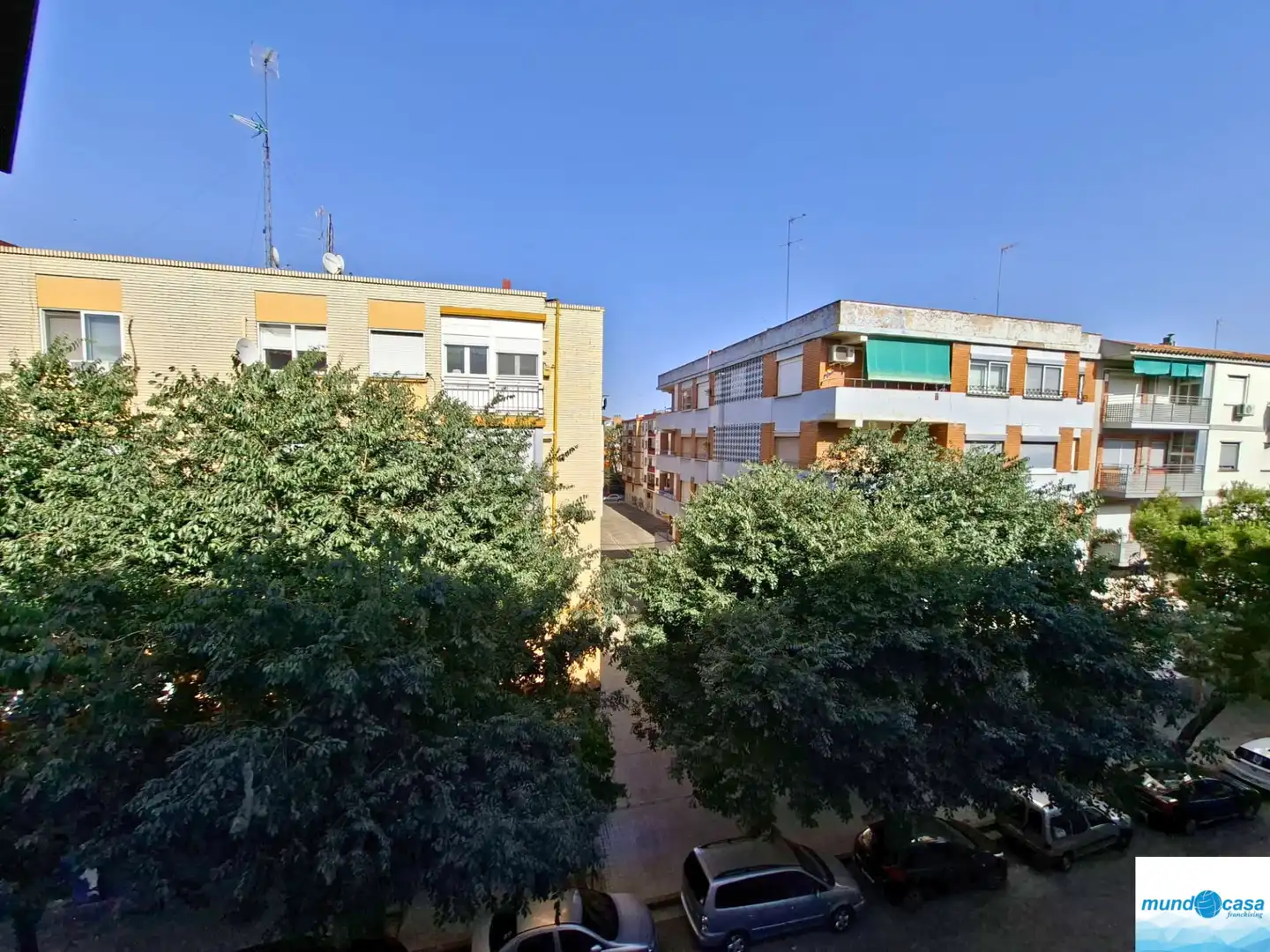 Vista exterior de Piso en venta en Zaragoza con Balcón