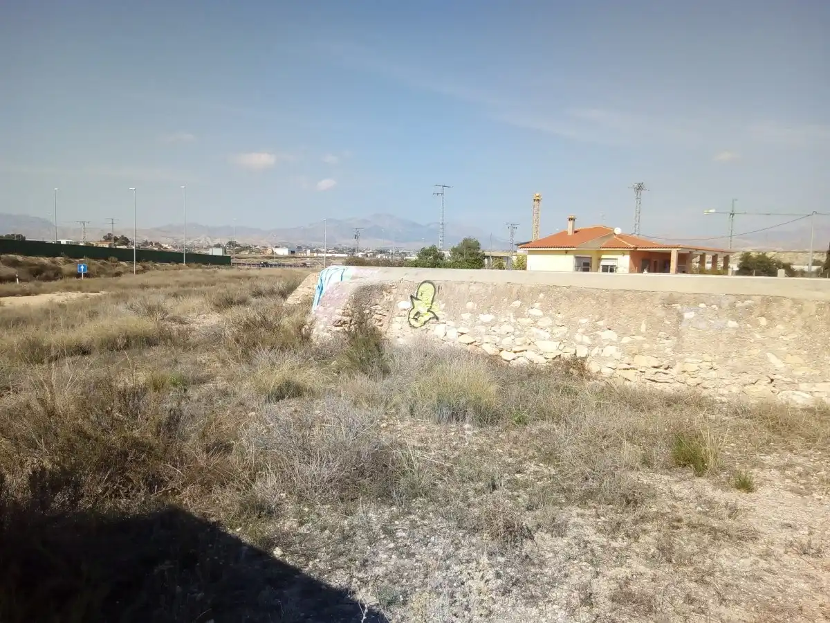 Terreny industrial en venda a El Tubo