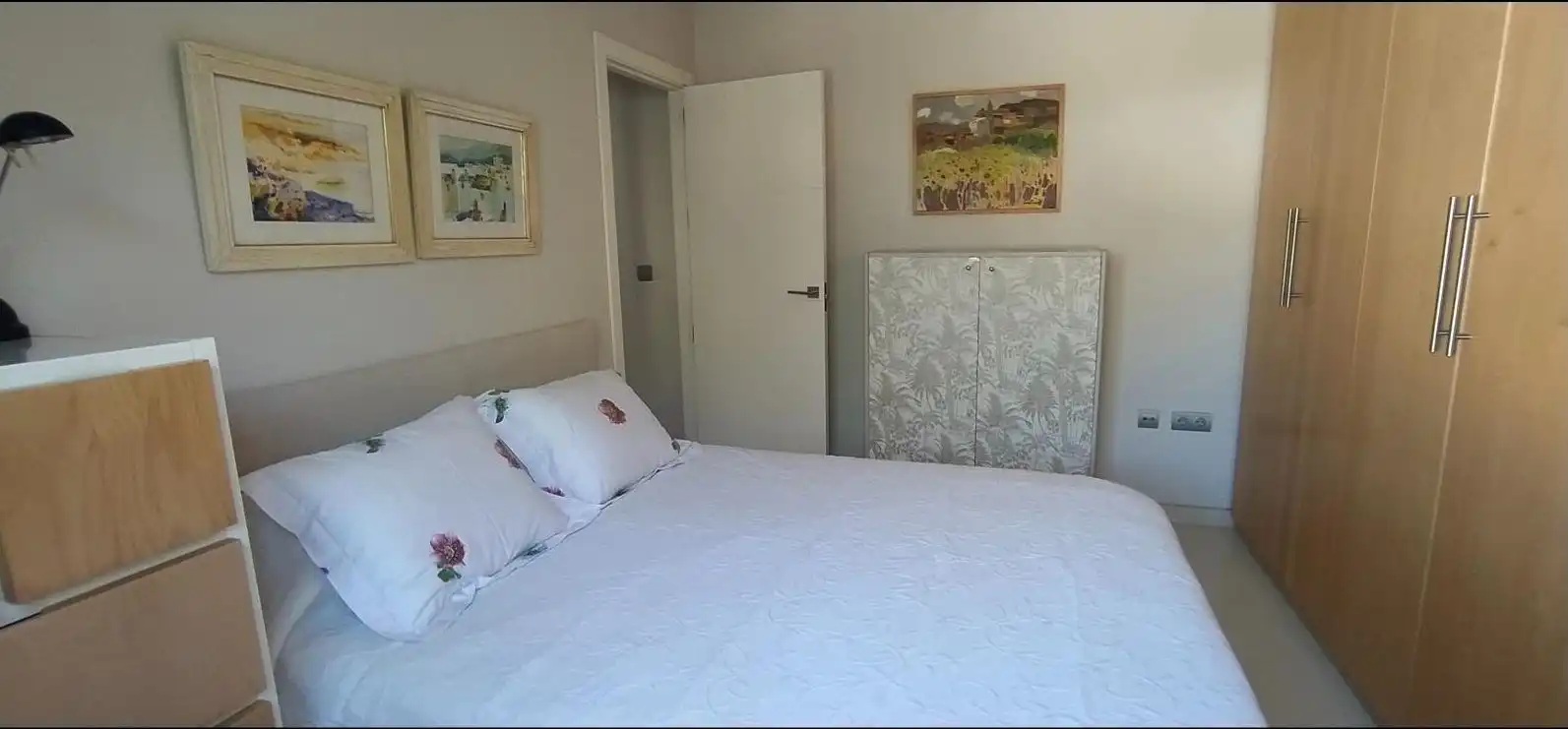 Dormitori de Casa o xalet en venda en L'Alfàs del Pi amb Jardí privat