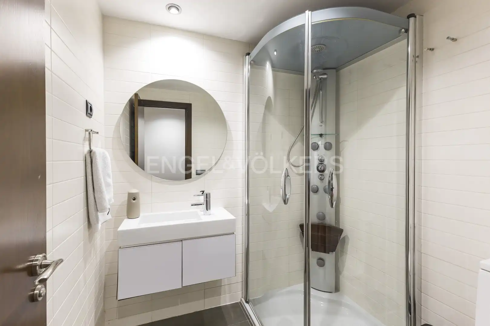 Bathroom of Flat for rent in Madrid  with Air Conditioner, Heating and Swimming Pool