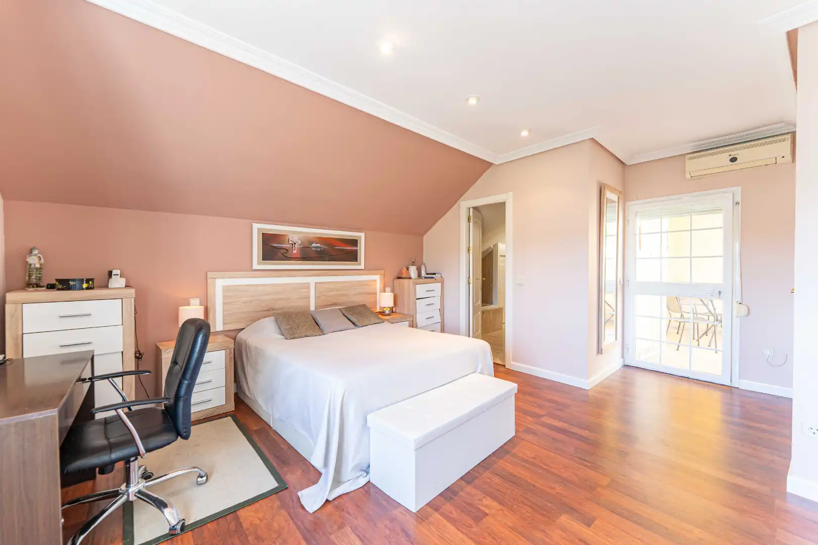 Habitación de Casa adosada en venta en Torrelodones con Calefacción, Jardín privado y Terraza