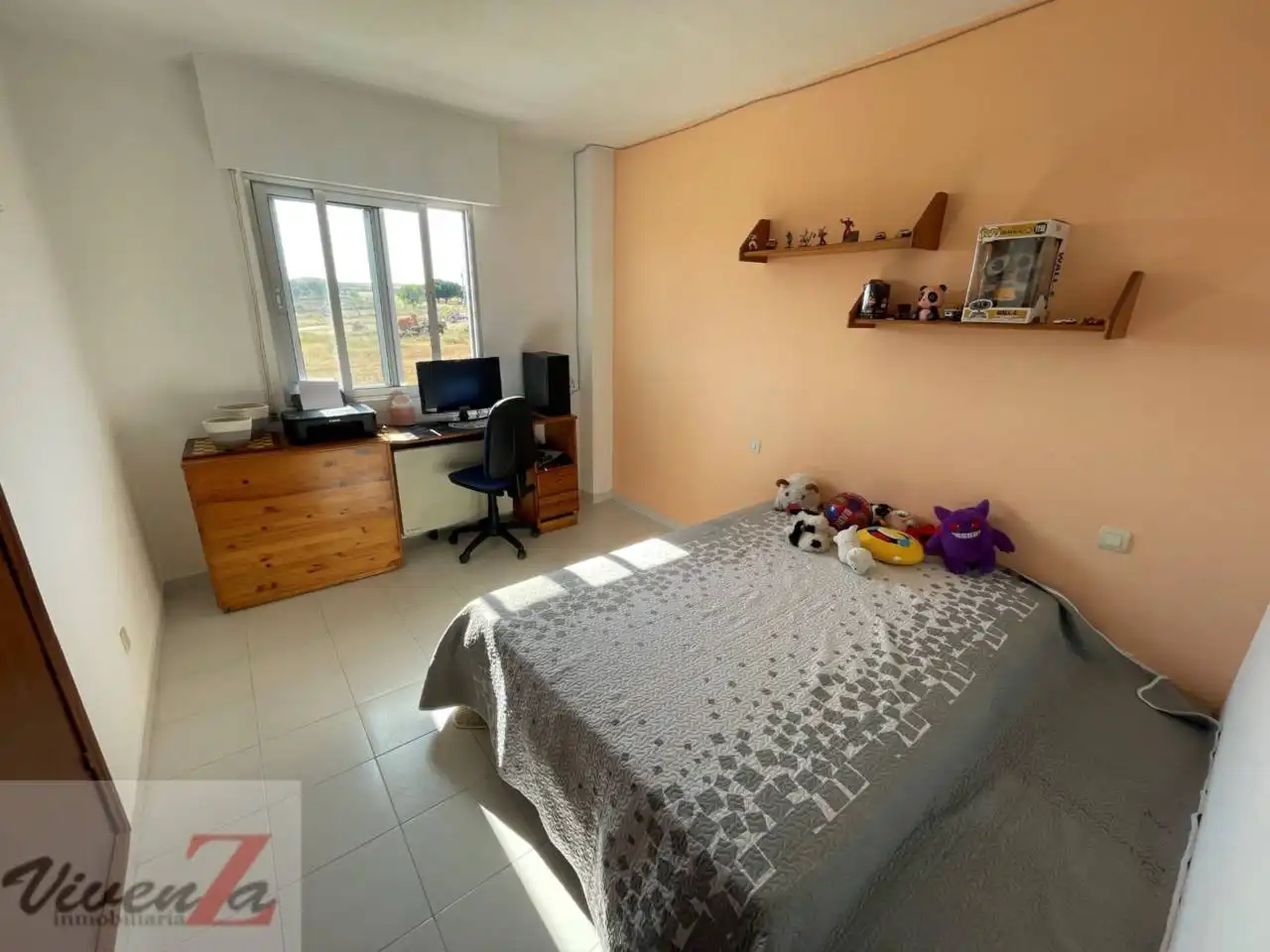 Dormitori de Casa adosada en venda en Coreses amb Calefacció, Terrassa i Moblat