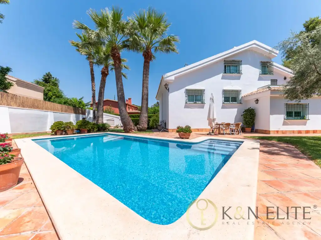 Vista exterior de Casa o xalet en venda en Alicante / Alacant amb Aire condicionat, Jardí privat i Terrassa