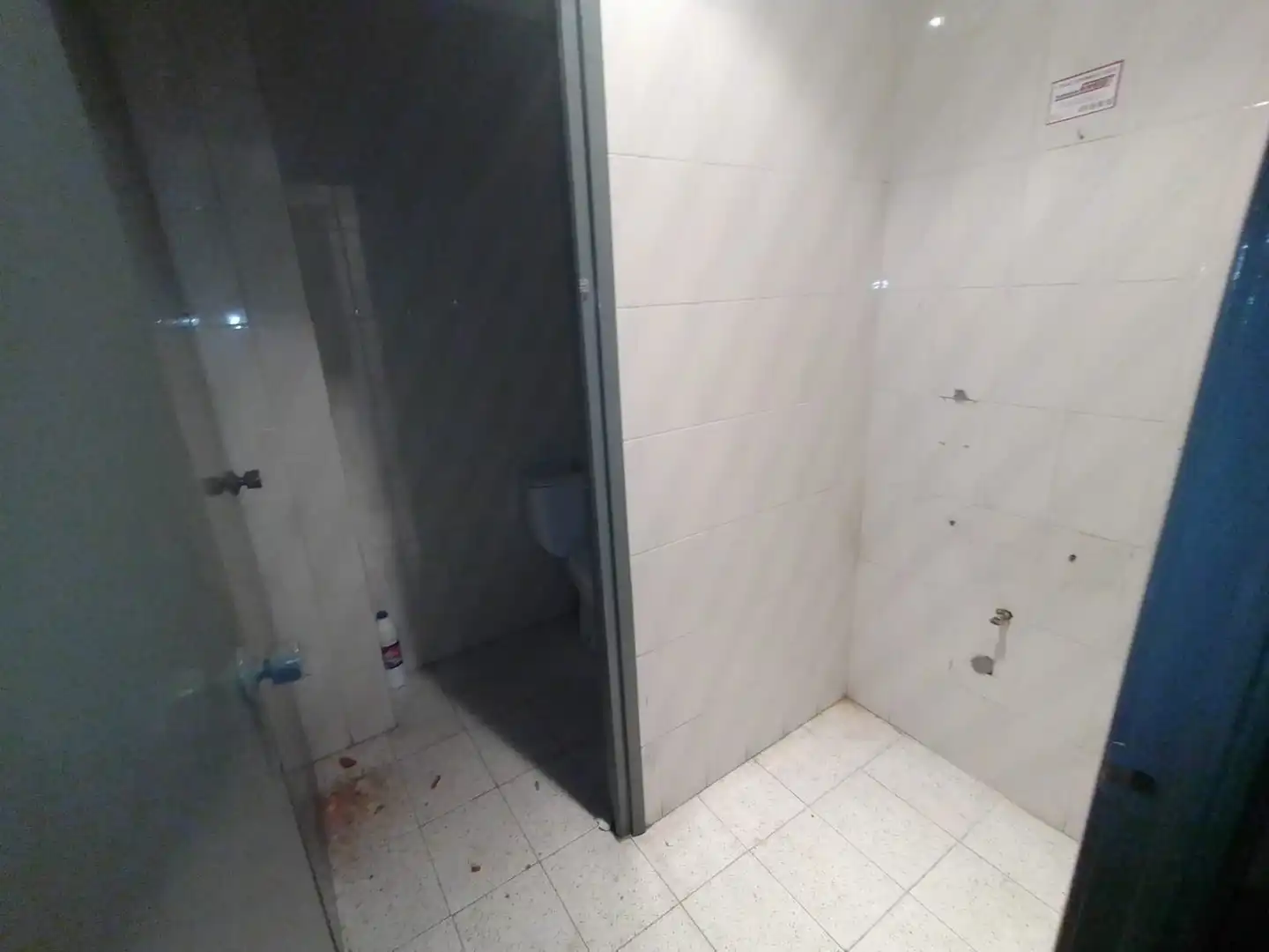 Bany de Local en venda en Zaragoza amb Aire condicionat, Calefacció i Moblat