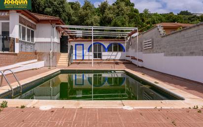 Swimming pool of House or chalet for sale in  Córdoba Capital  with Air Conditioner, Heating and Private garden