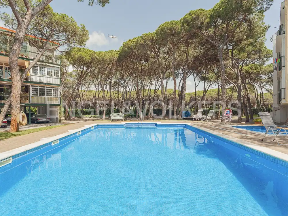 Swimming pool of Flat for rent in Gavà  with Air Conditioner, Heating and Private garden
