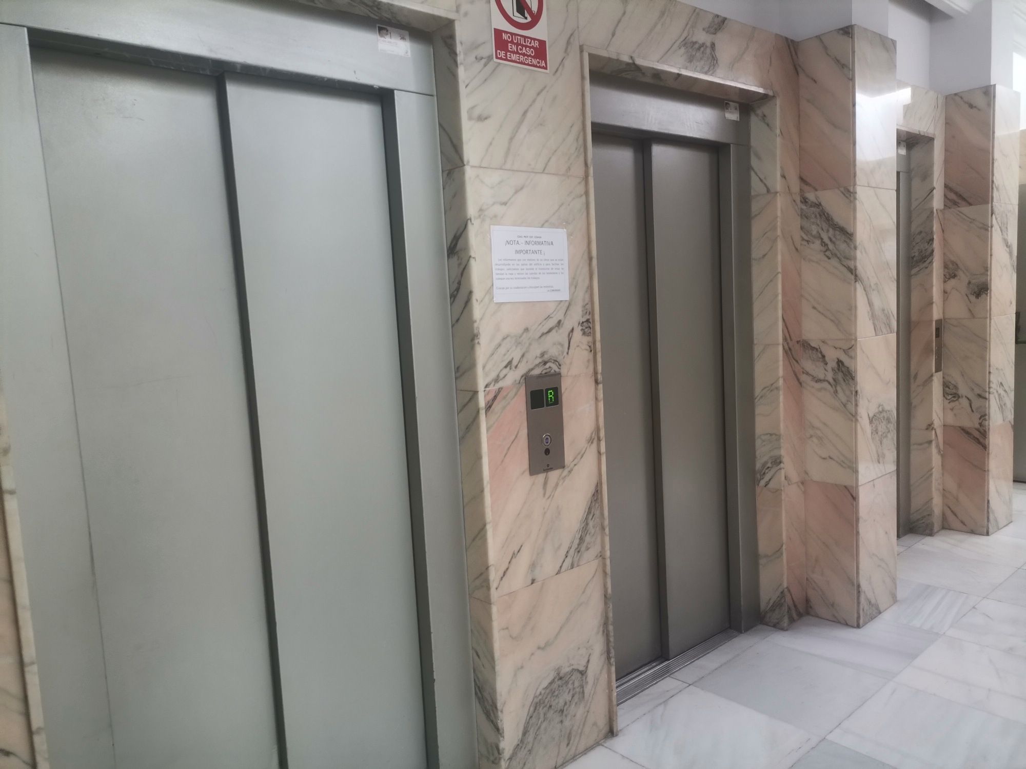 Oficina en venta en  Almería Capital con Aire acondicionado, Calefacción y Amueblado