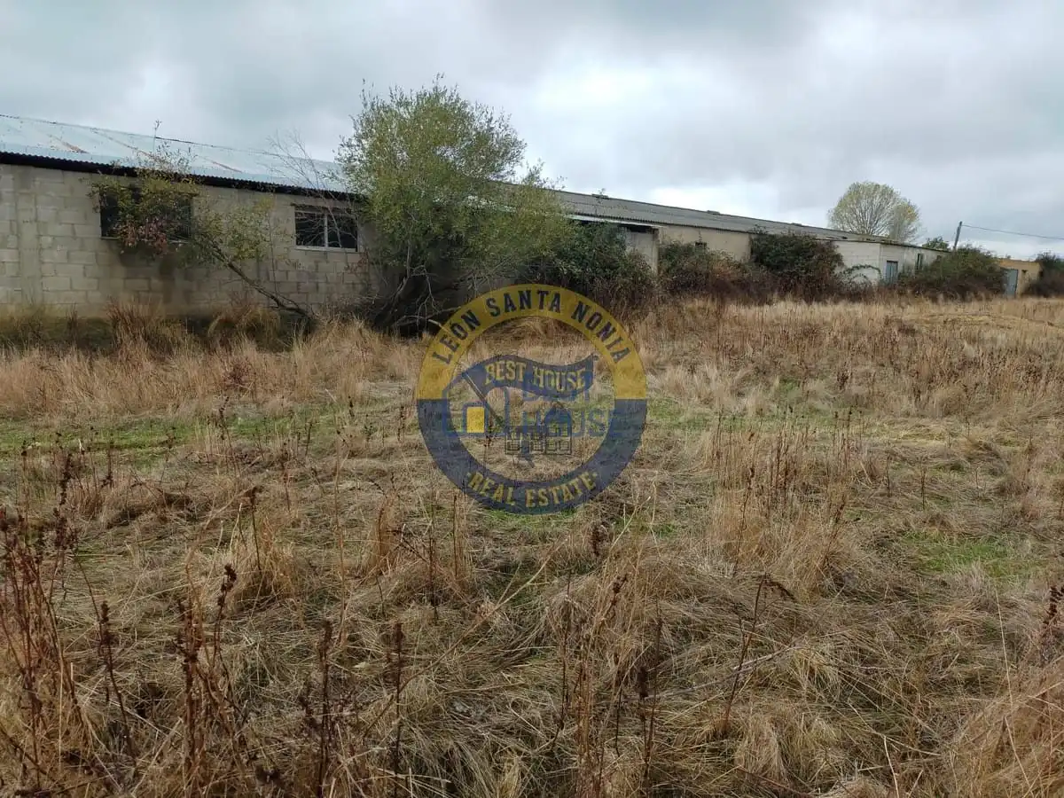 Nau industrial en venda a Valverde de la Virgen, imagen 17