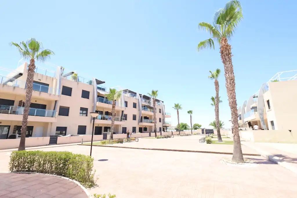 Vista exterior de Apartament en venda en Pilar de la Horadada amb Aire condicionat, Calefacció i Terrassa