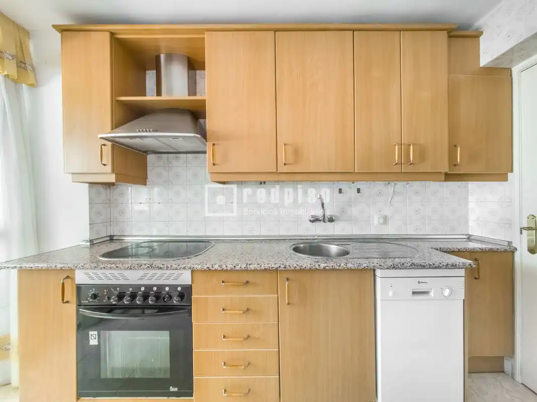 Piso en venta en del Poeta Blas de Otero, Ventas