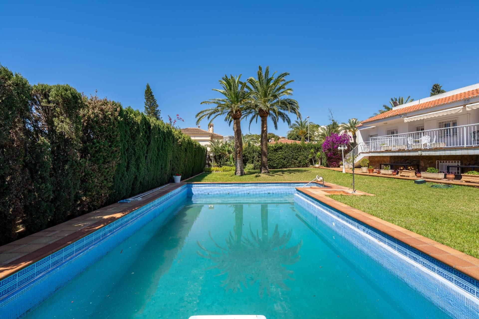 Swimming pool of House or chalet for sale in Roquetas de Mar  with Air Conditioner, Heating and Terrace