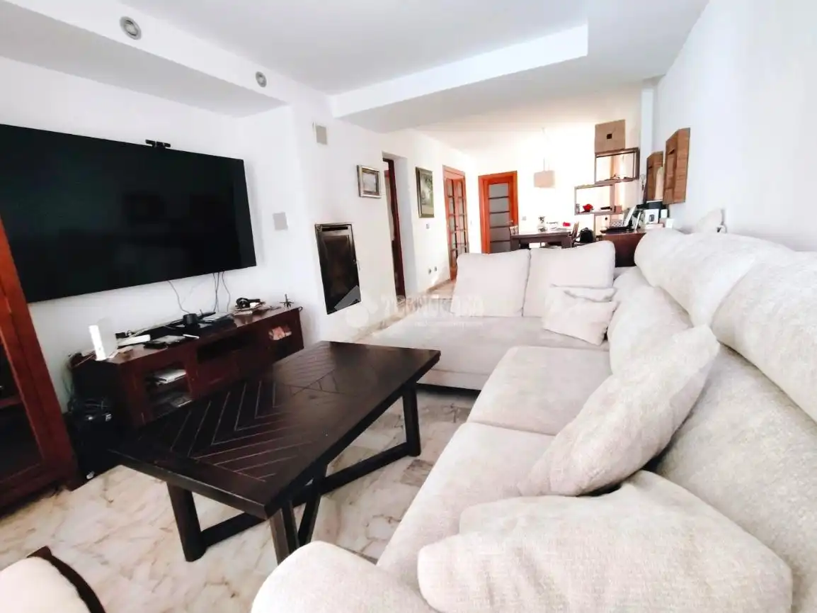 Sala d'estar de Casa adosada en venda en Coria del Río