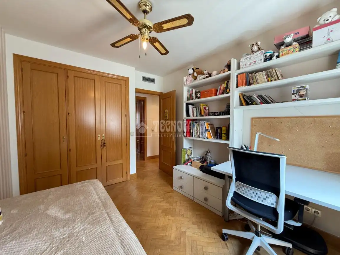 Bedroom of Flat for sale in Madrid  with Heating, Private garden and Parquet flooring