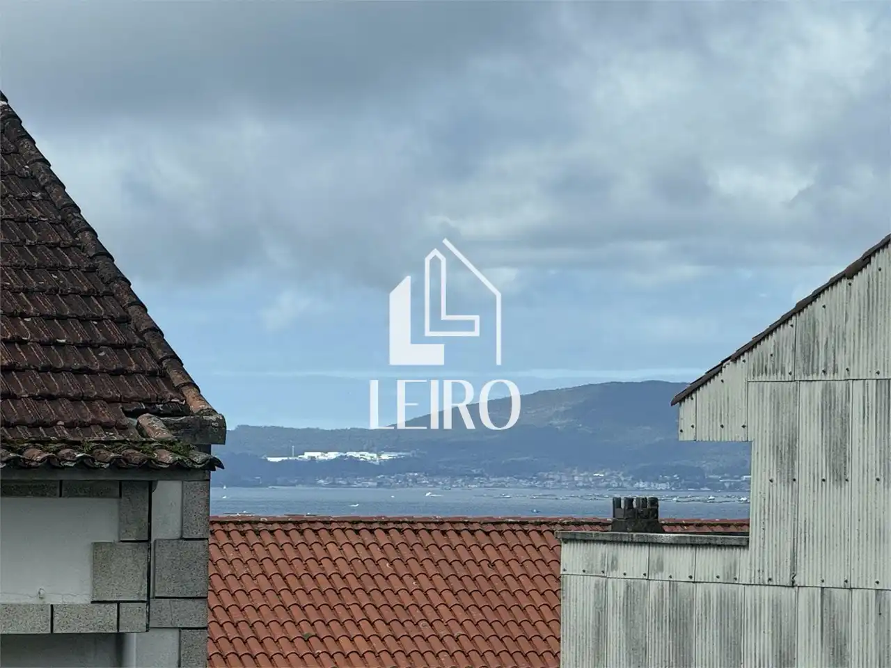 Vista exterior de Casa o xalet en venda en Vilagarcía de Arousa amb Jardí privat, Terrassa i Piscina