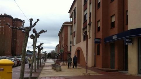 Plazas de aparcamiento en sótano de conjunto residencial en pleno centro de Laguna de Duero disponibles tanto en venta como en alq, imatge 5