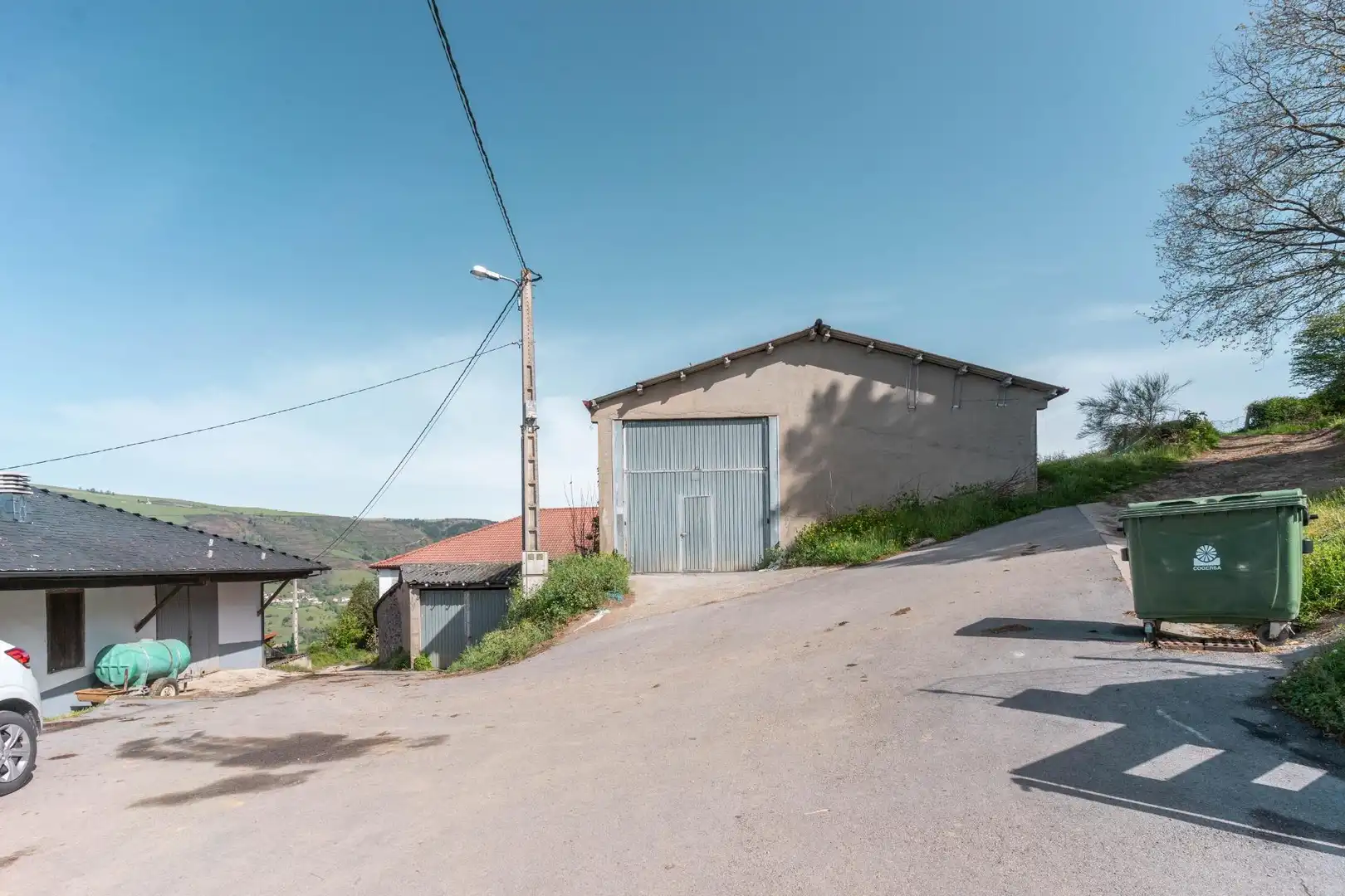 Vista exterior de Casa o xalet en venda en Cangas del Narcea amb Calefacció, Terrassa i Moblat