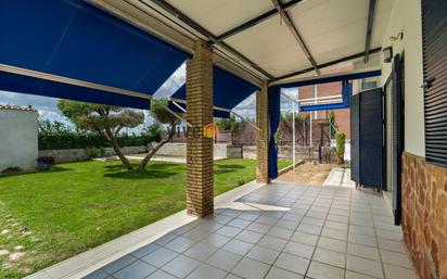 Terrassa de Casa o xalet en venda en Bormujos amb Calefacció, Jardí privat i Parquet