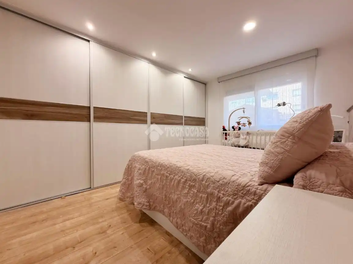 Habitación de Piso en venta en Sant Boi de Llobregat con Aire acondicionado, Terraza y Trastero