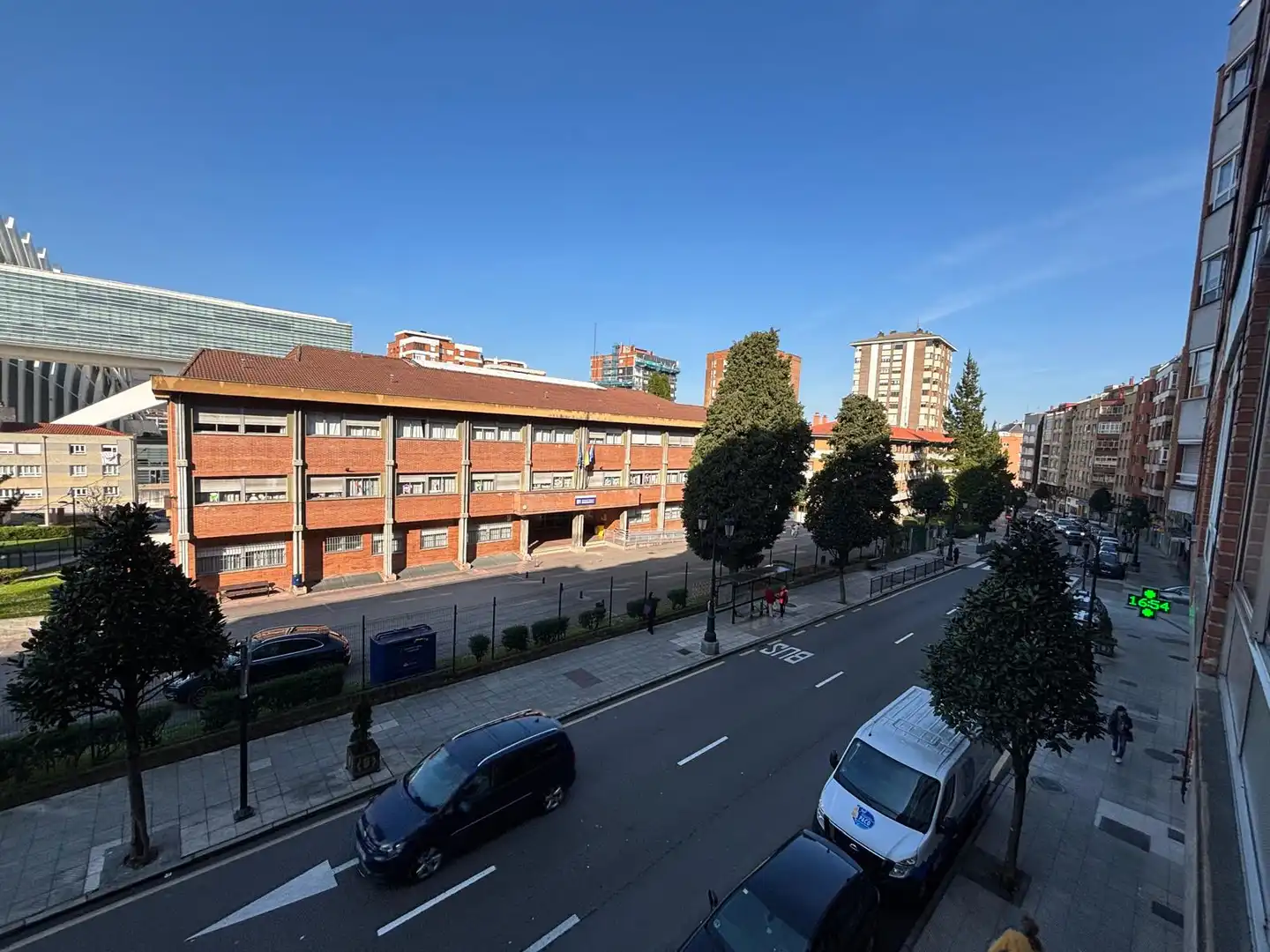 Vista exterior de Pis en venda en Oviedo  amb Calefacció, Parquet i Forn