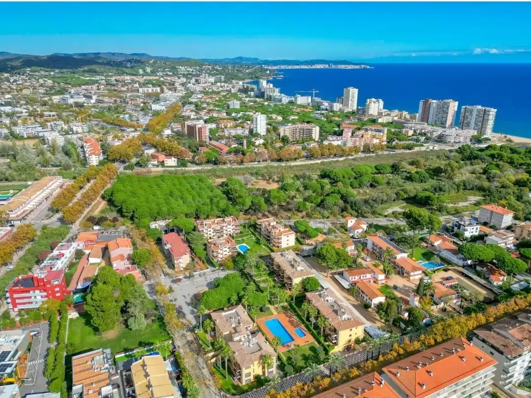 Vista exterior de Pis de lloguer en Castell d'Aro, Platja d'Aro i s'Agaró amb Aire condicionat, Calefacció i Jardí privat