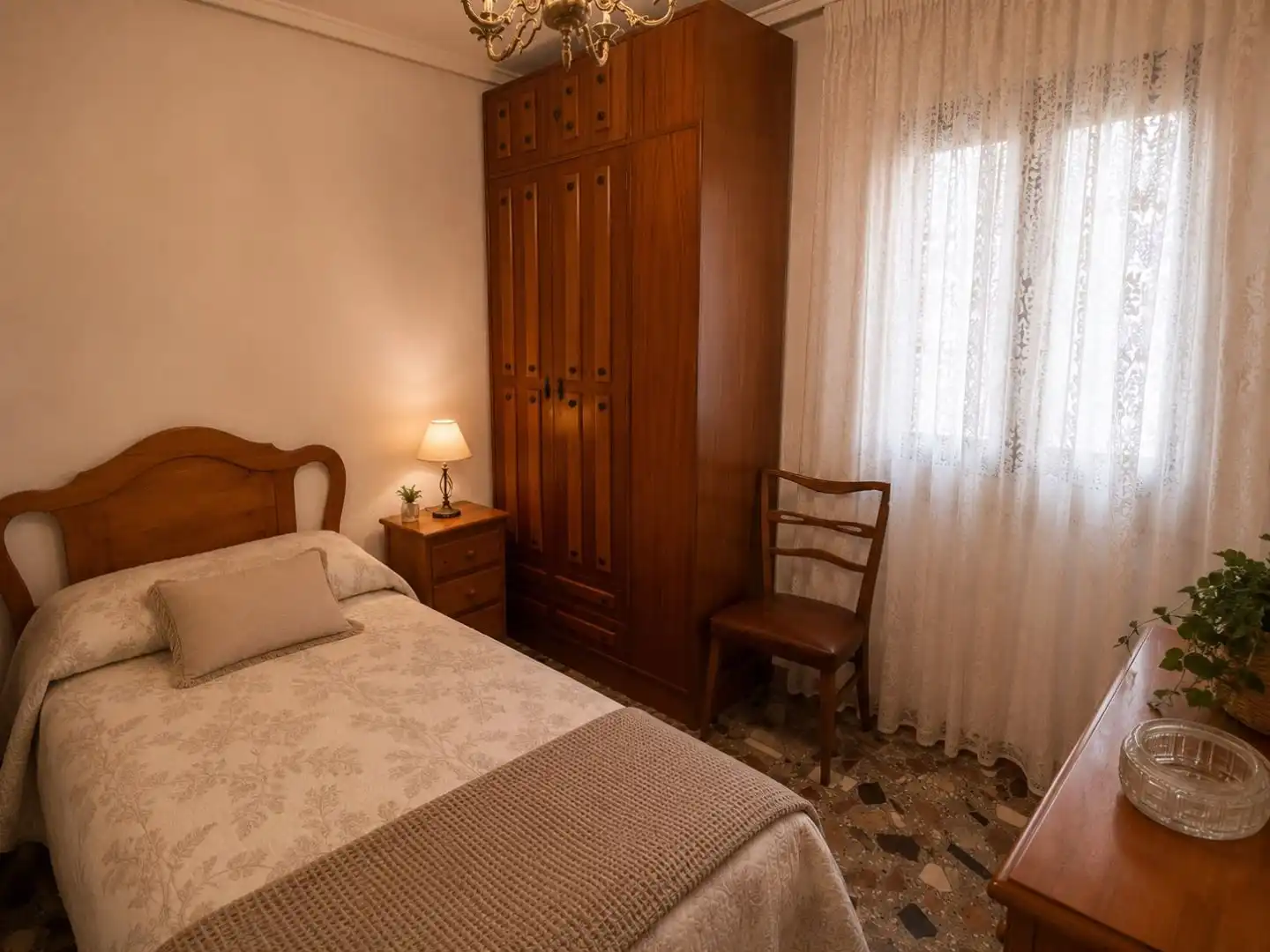 Dormitori de Casa o xalet en venda en Loscos amb Terrassa i Balcó