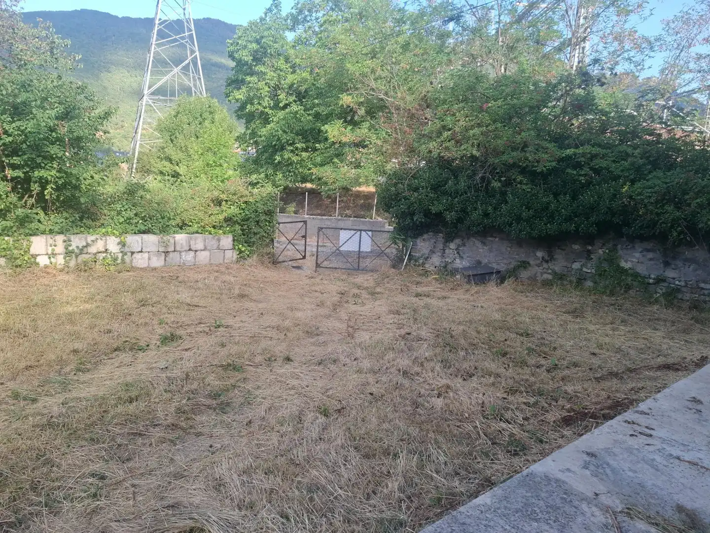 Country homes for sale in Biescas