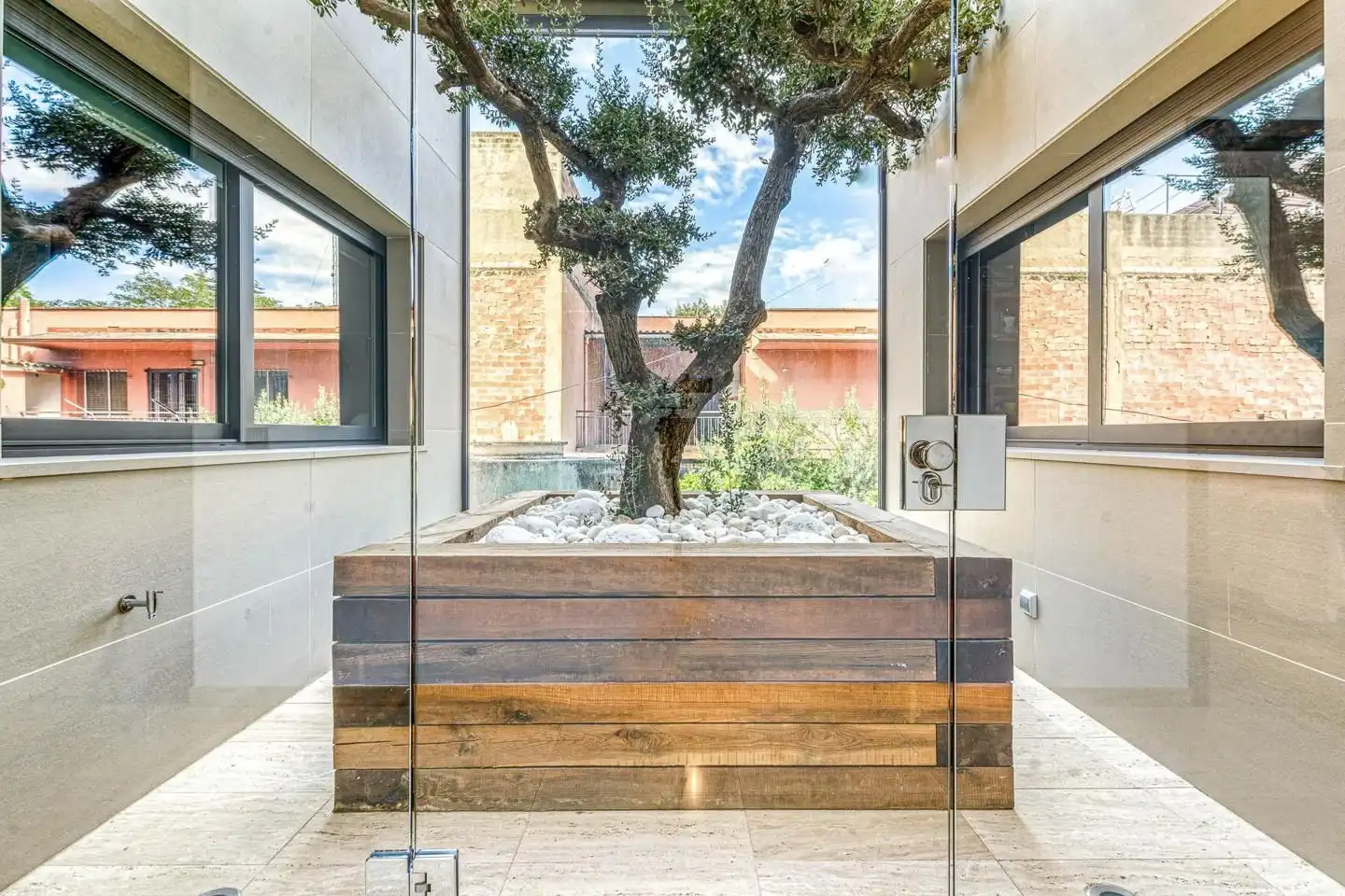 Bathroom of Houses for sale in Figueres  with Private garden, Terrace and Swimming Pool