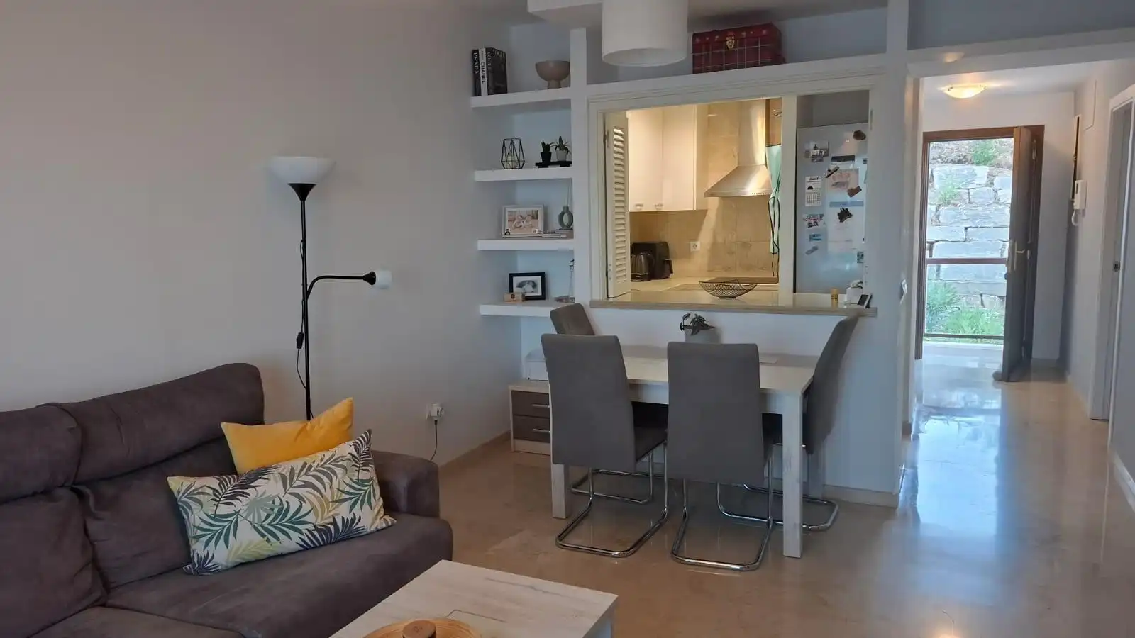 Sala d'estar de Apartament de lloguer en Mijas amb Aire condicionat, Calefacció i Terrassa