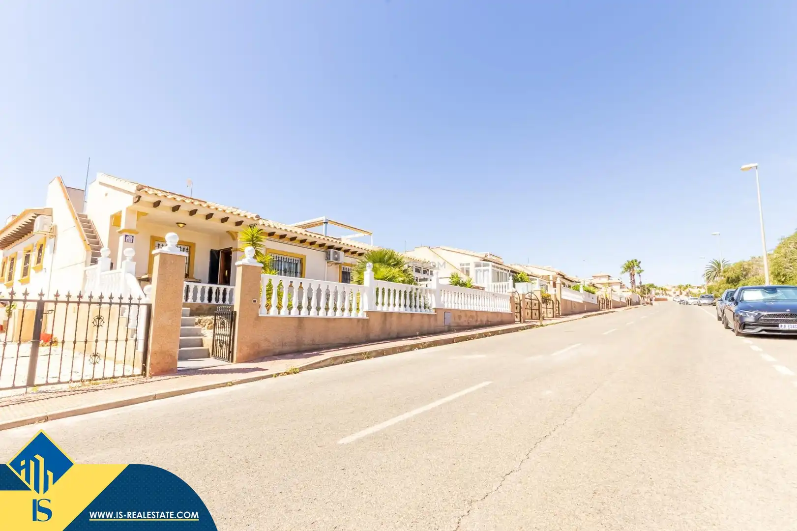 Vista exterior de Casa o xalet de lloguer en Orihuela amb Aire condicionat, Terrassa i Moblat