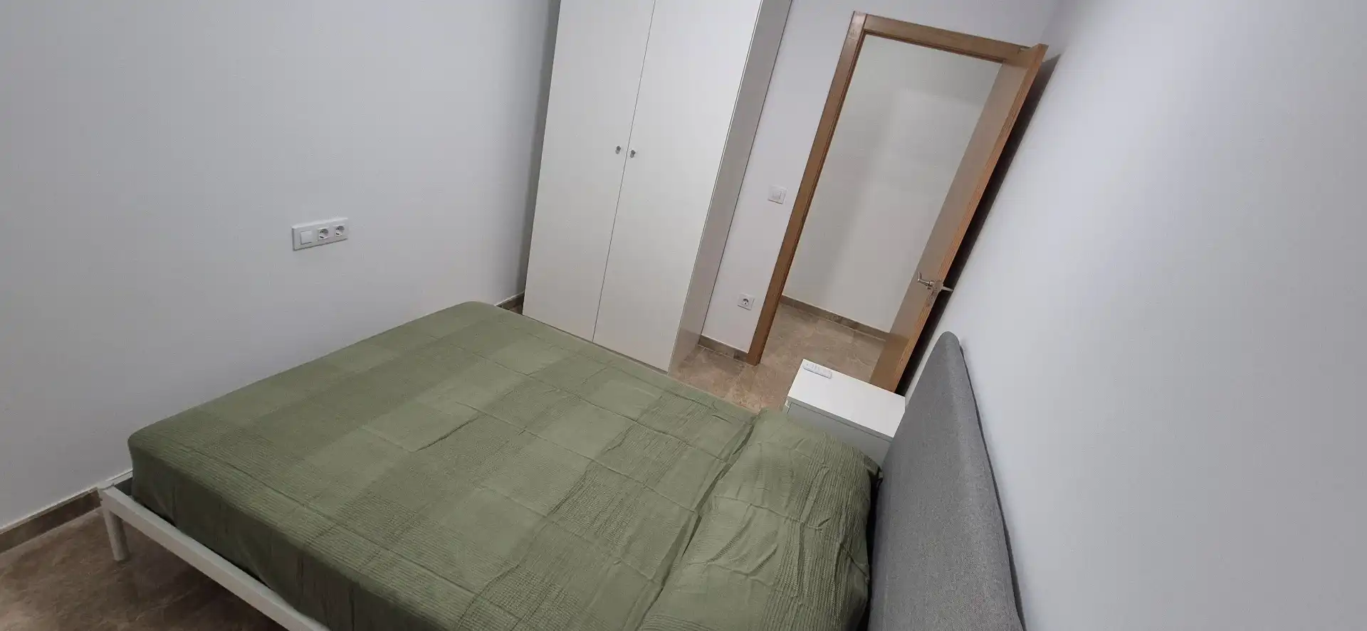 Habitación de Piso de alquiler en Valencia con Aire acondicionado, Terraza y Amueblado