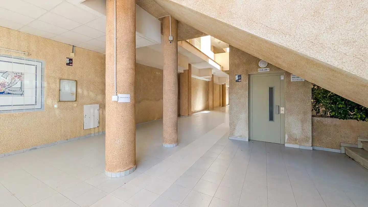 Wohnung zum Verkauf in Santa Pola mit Klimaanlage, Terrasse und Möbliert