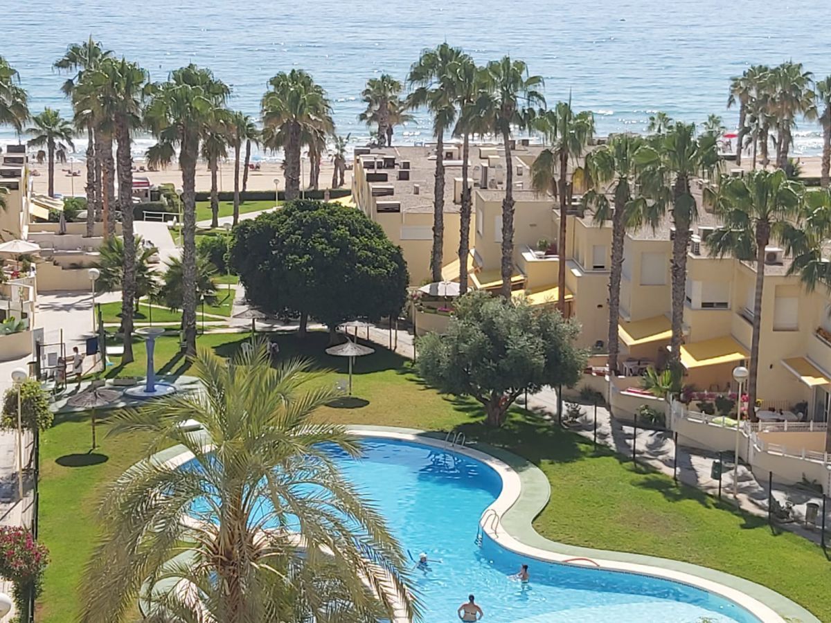 Piscina de Apartamento de alquiler en Alicante / Alacant con Aire acondicionado, Calefacción y Jardín privado