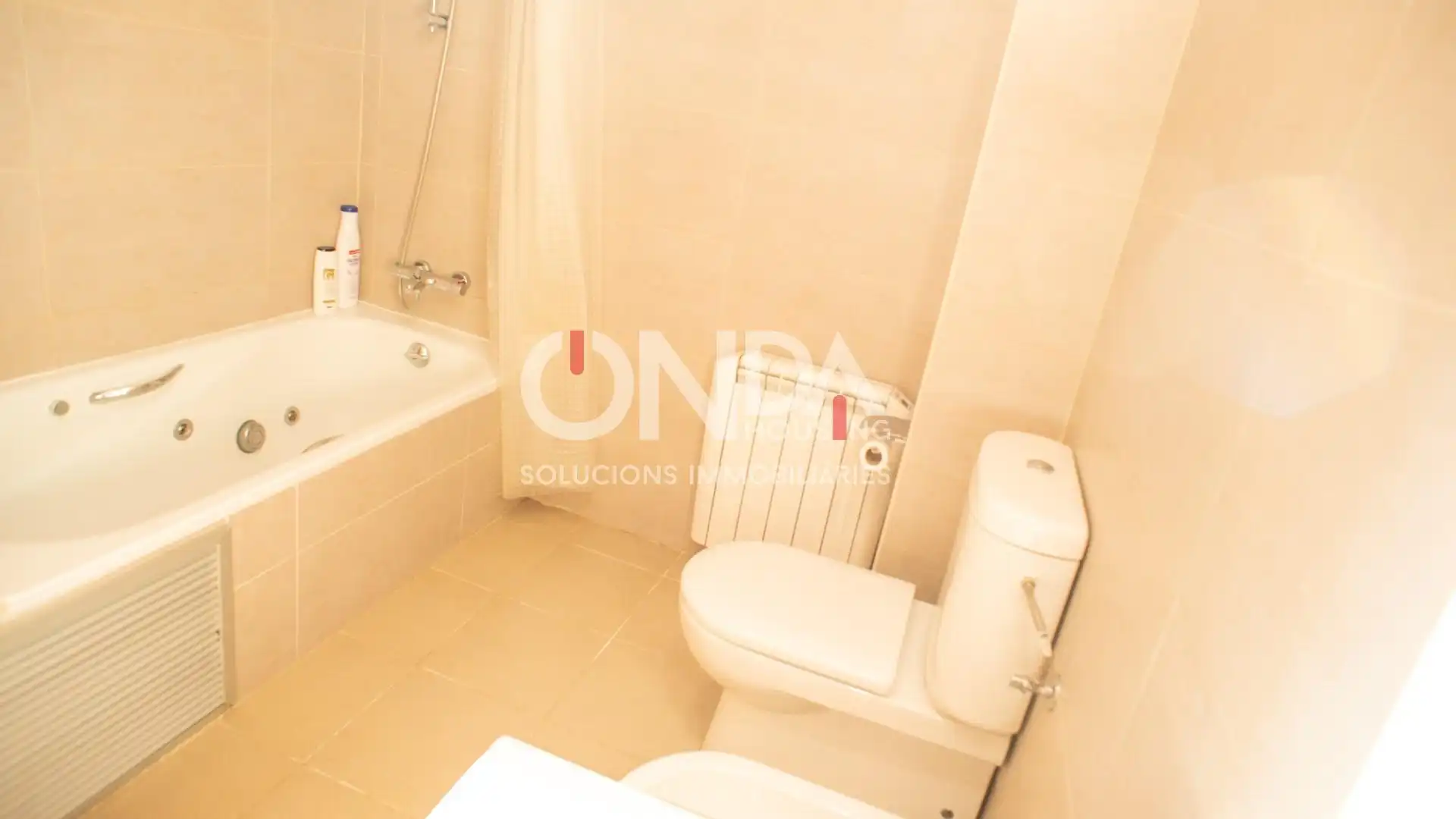 Baño de Piso en venta en El Pont de Suert con Calefacción, Terraza y Amueblado
