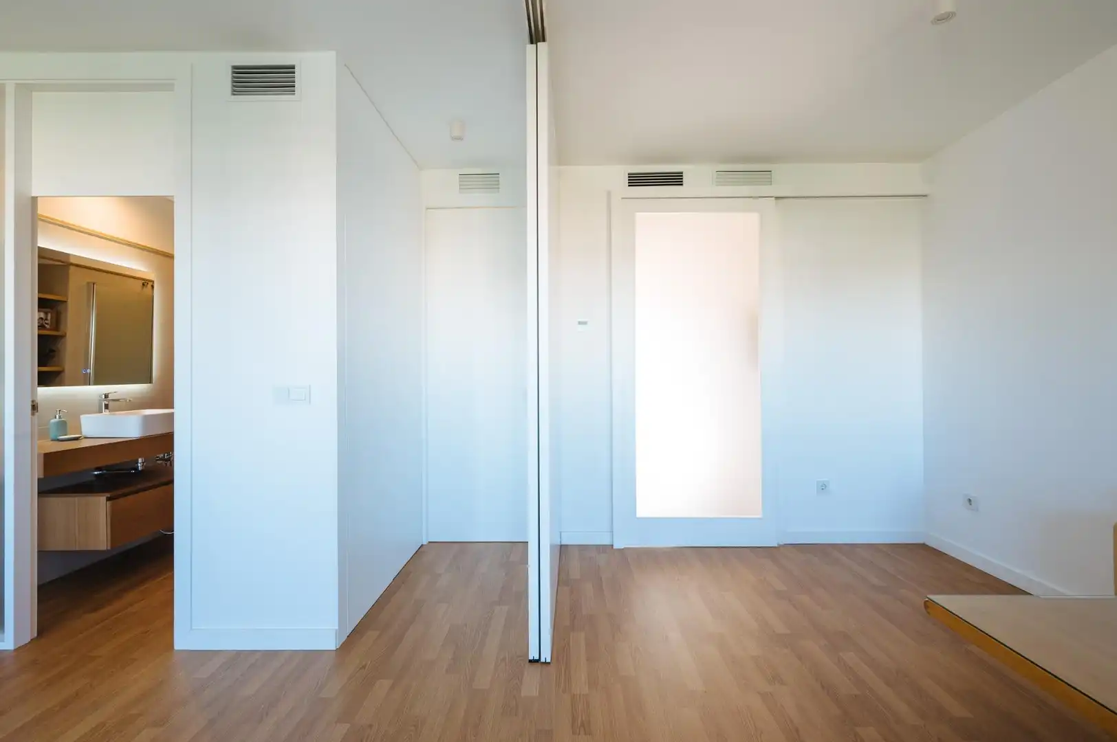 Bedroom of Flat for rent in Sevilla  with Air Conditioner and Furnished